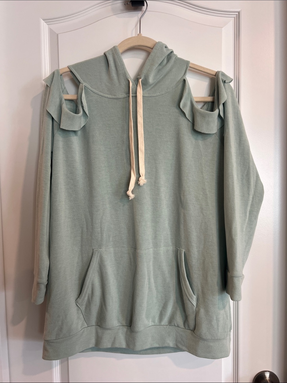 1.4.3. Story by Line Up Sea Foam Green Cold-Shoulder 2-piece jogger set